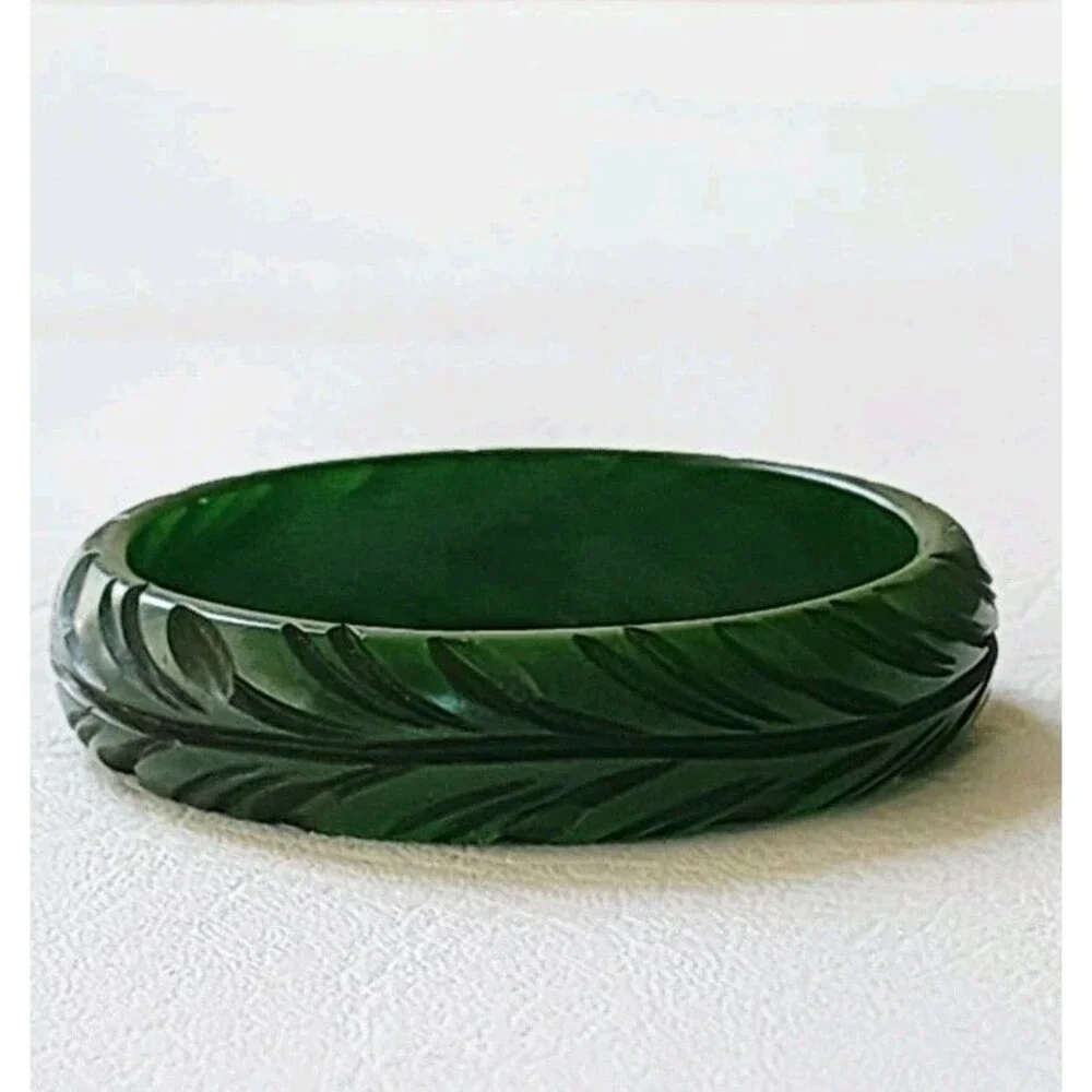 Vintage Bakelite Carved Green Bangle Bracelet 7.75
